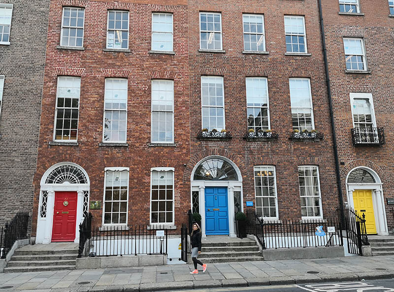 Las puertas de colores es una de las cosas que no te puedes perder en Dublín