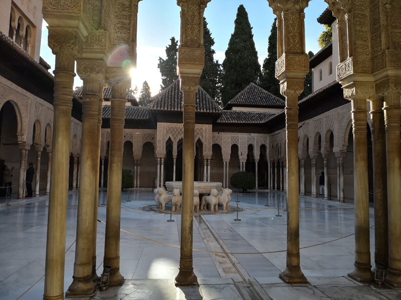 palacio de los leones alhambra