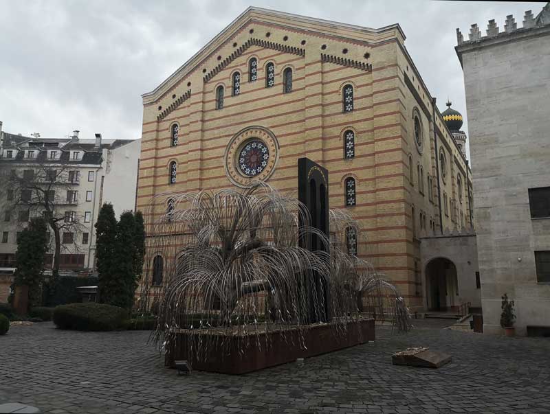 La sinagoga de budapest es una de las más grandes del mundo