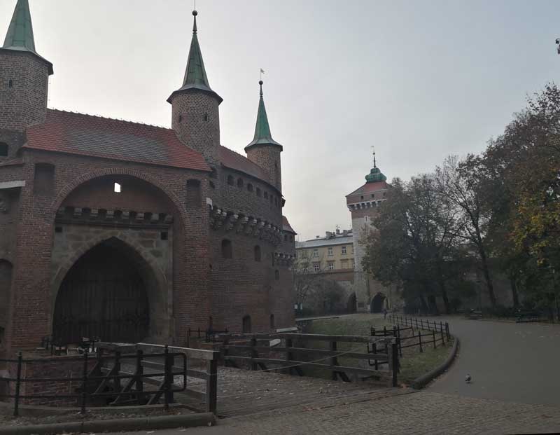 La puerta Barbacana son los vestigios de la muralla de Cracovia