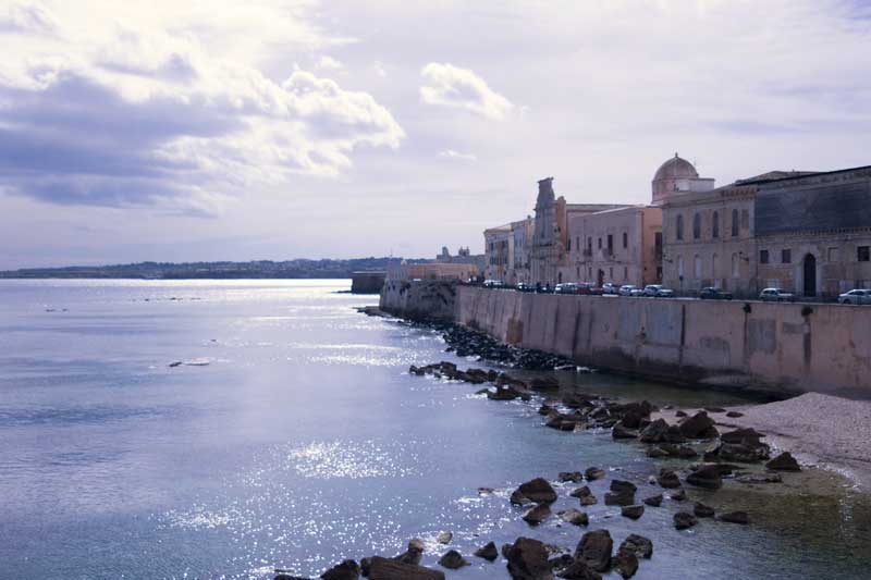 Isla Ortigia un lugar que ver en siracusa una de las ciudades más bonitas de sicilia y de toda italia