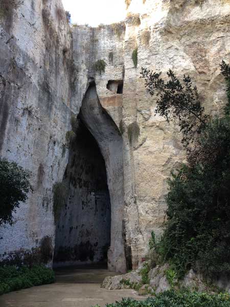 La oreja de dionisio de encuentra en sicilia, italia. parco neapolis