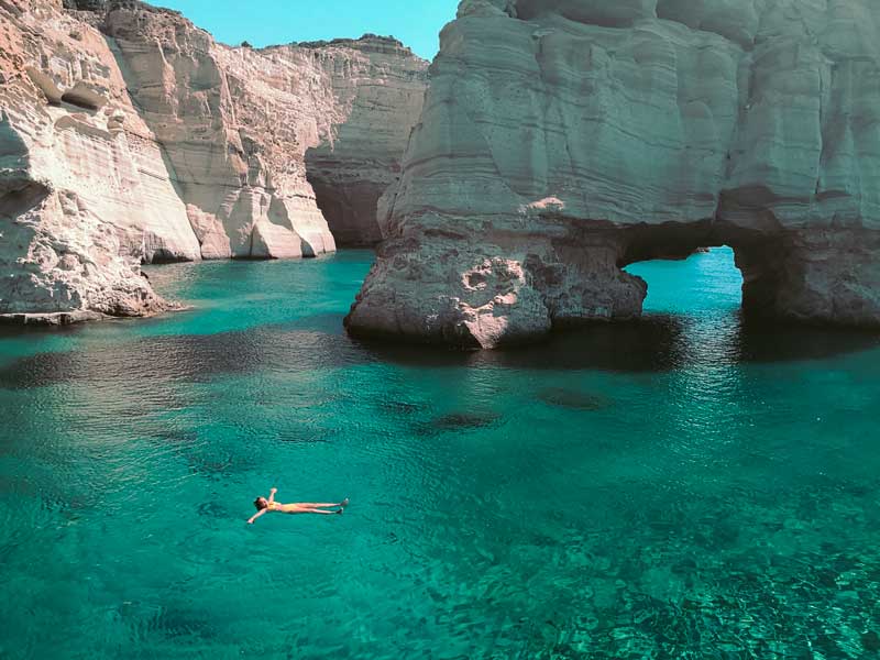 Qué ver en Milos grecia, islas cícladas playa sarakiniko