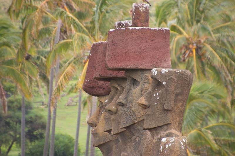Moai eastern island cultura rapa nui estatuas con tocado