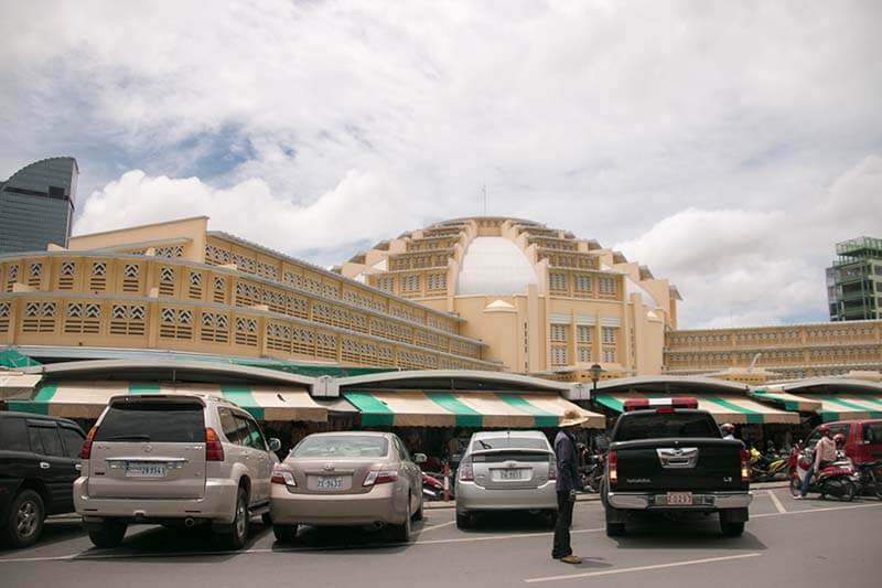 mercado central en la capital de camboya