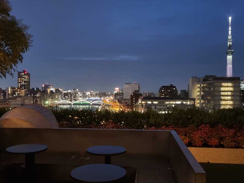 terraza con vistas en Ryogoku