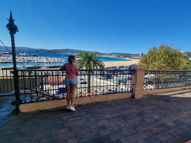pueblos bonitos cerca de la playa de aro