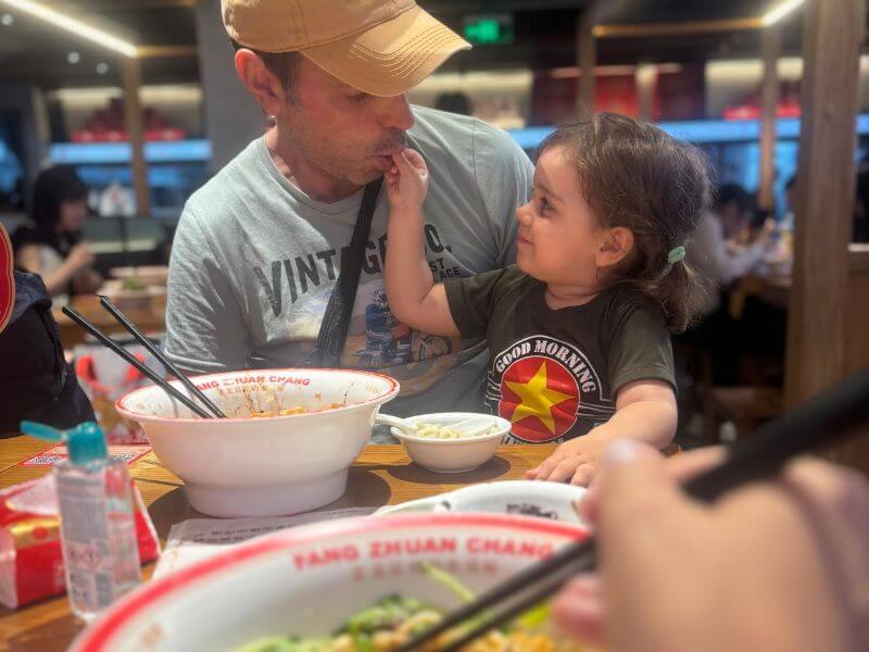 Fideos zhajiangmian en Pekín